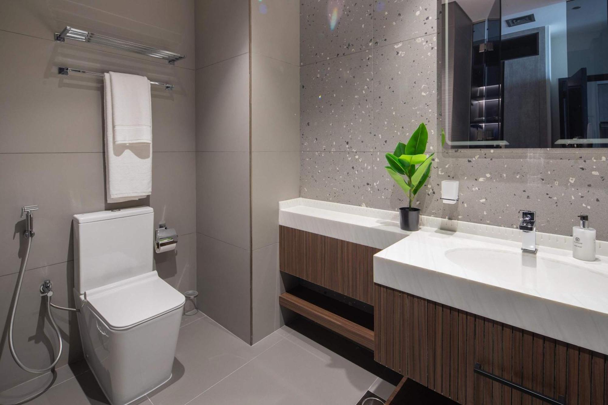 Frank Porter - Mbl Royal * Dubai